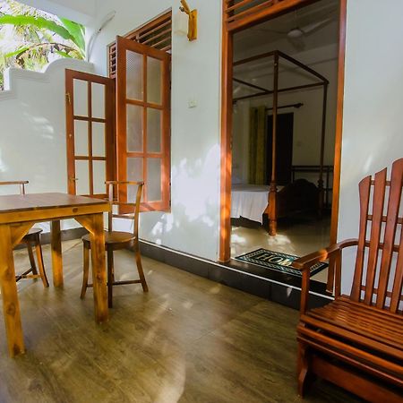 Little Angels Bed & Breakfast Mirissa Bagian luar foto