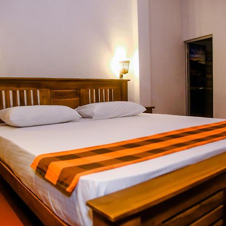 Little Angels Bed & Breakfast Mirissa Bagian luar foto