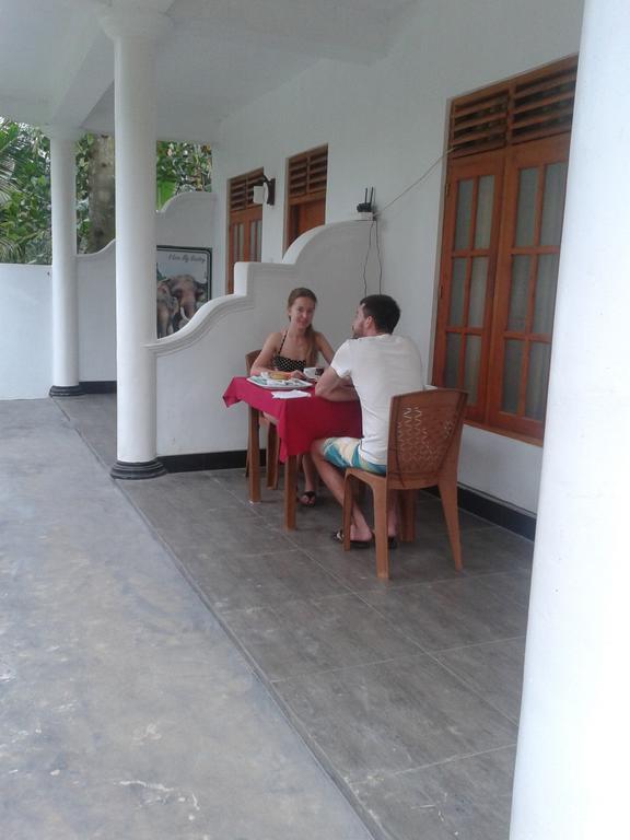 Little Angels Bed & Breakfast Mirissa Bagian luar foto