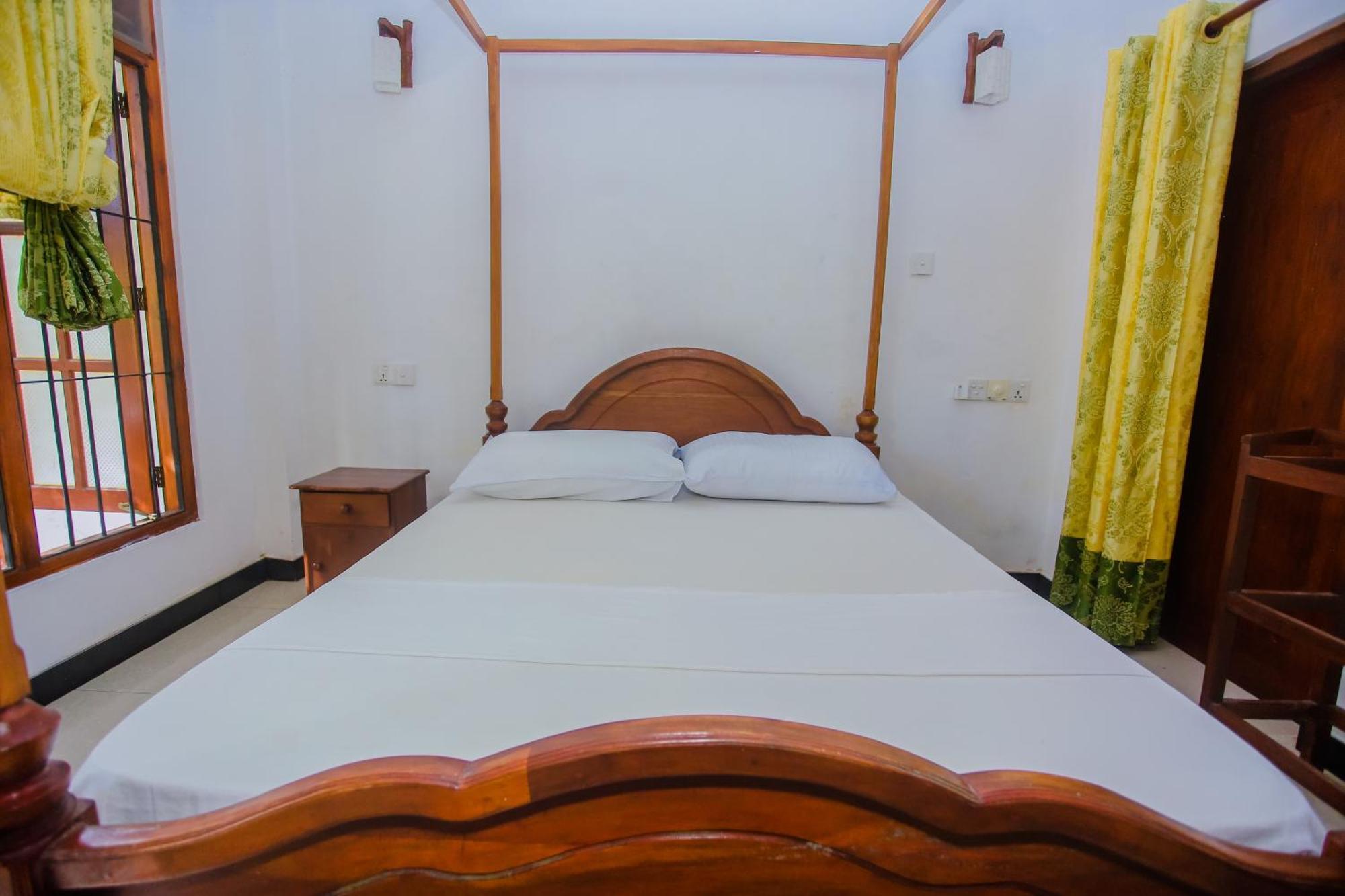 Little Angels Bed & Breakfast Mirissa Bagian luar foto
