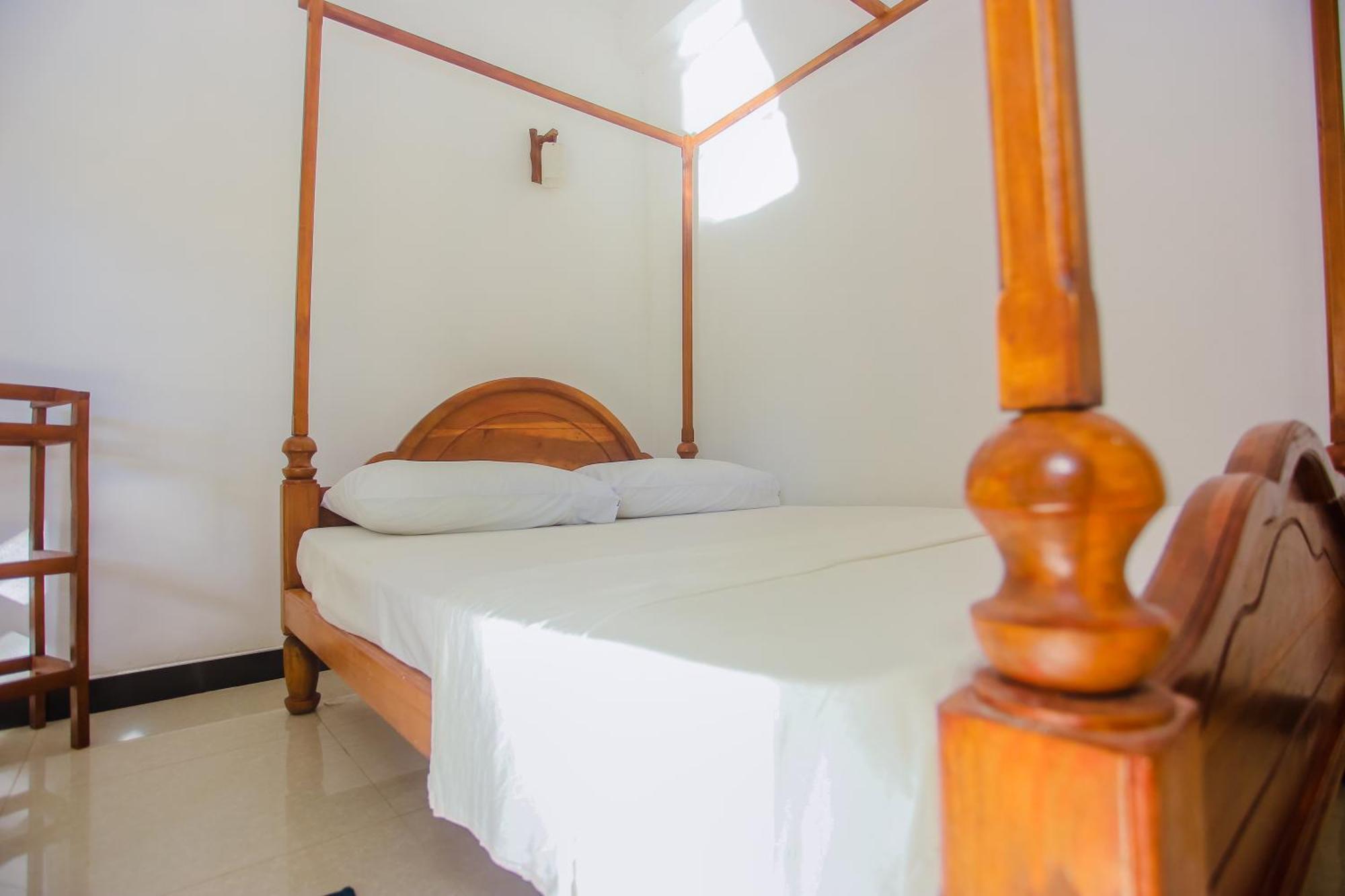 Little Angels Bed & Breakfast Mirissa Bagian luar foto