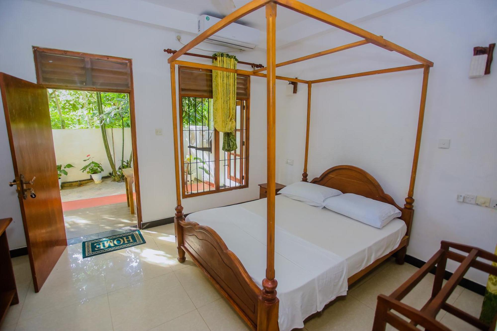 Little Angels Bed & Breakfast Mirissa Bagian luar foto