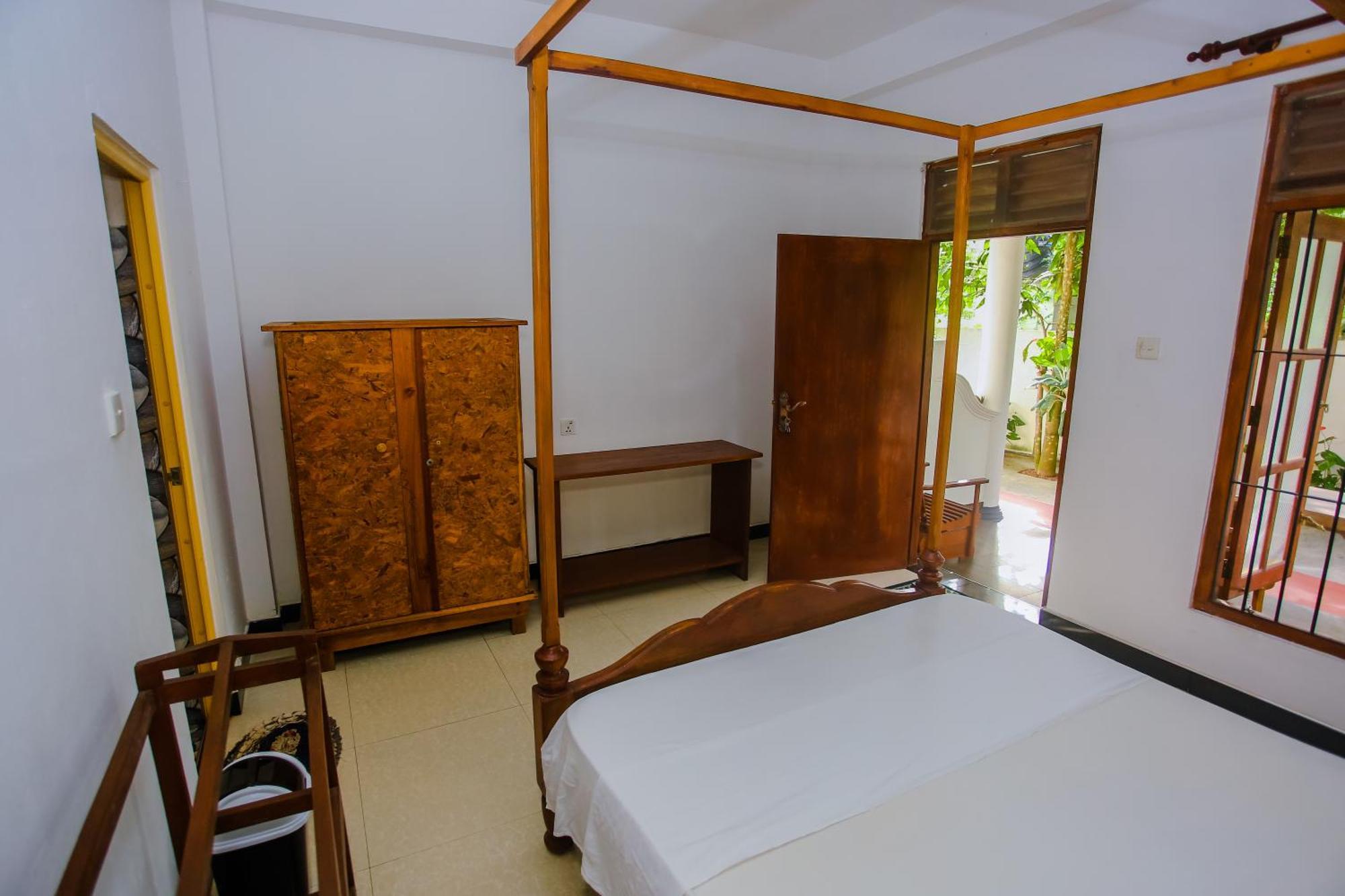 Little Angels Bed & Breakfast Mirissa Bagian luar foto