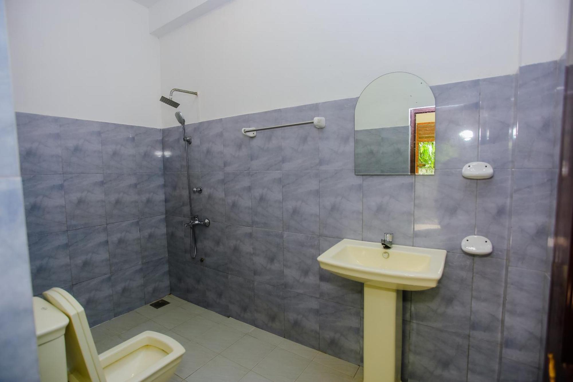 Little Angels Bed & Breakfast Mirissa Bagian luar foto