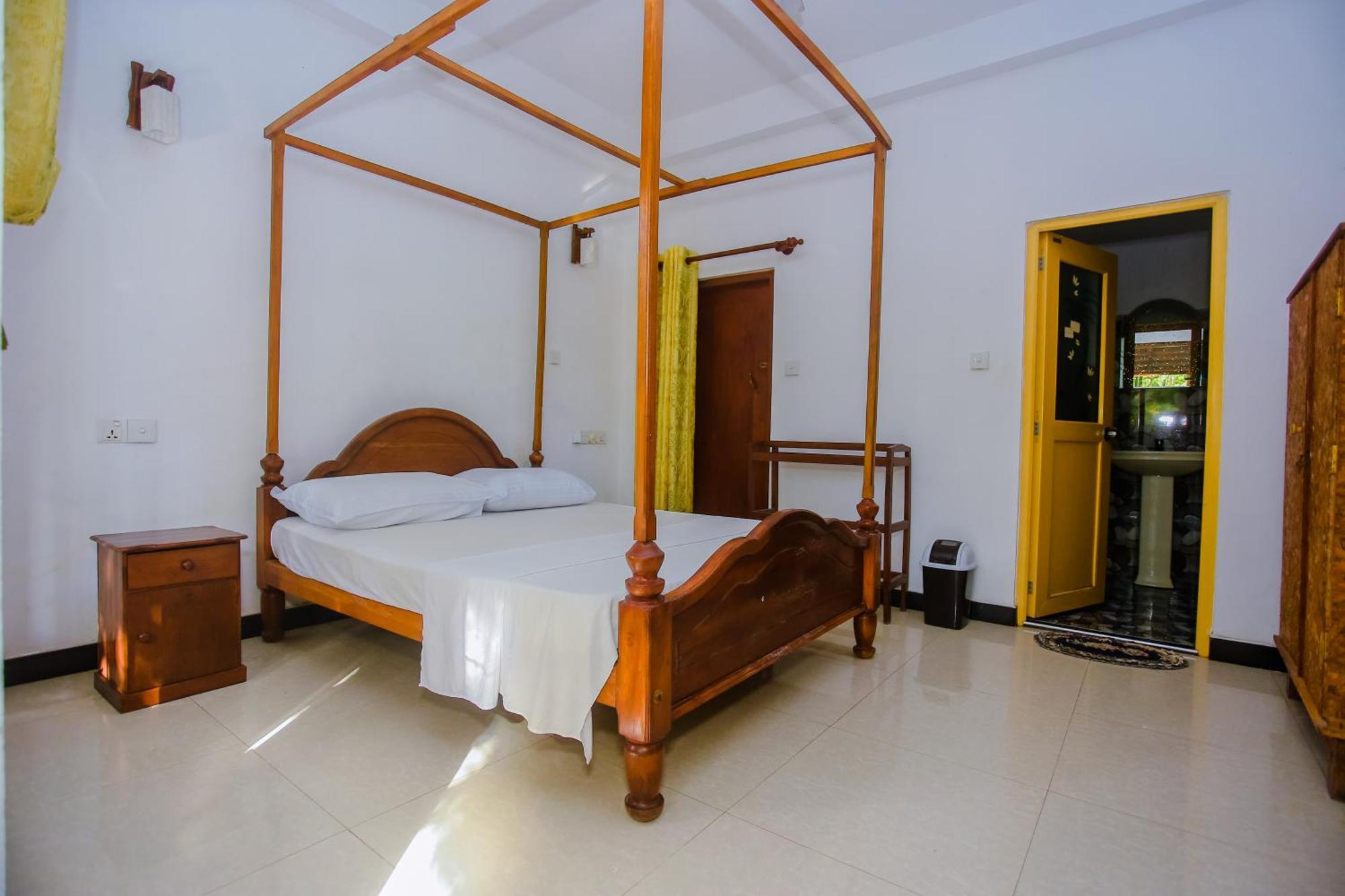 Little Angels Bed & Breakfast Mirissa Bagian luar foto