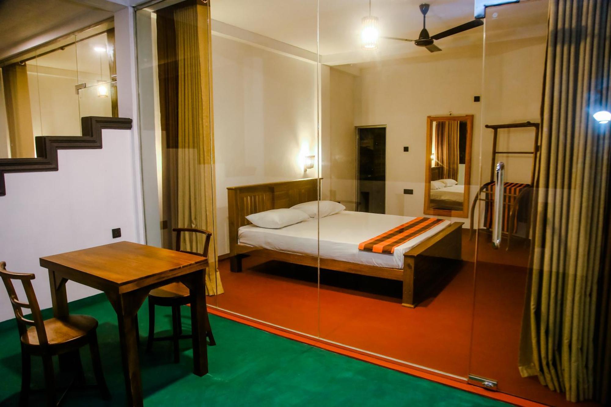 Little Angels Bed & Breakfast Mirissa Bagian luar foto