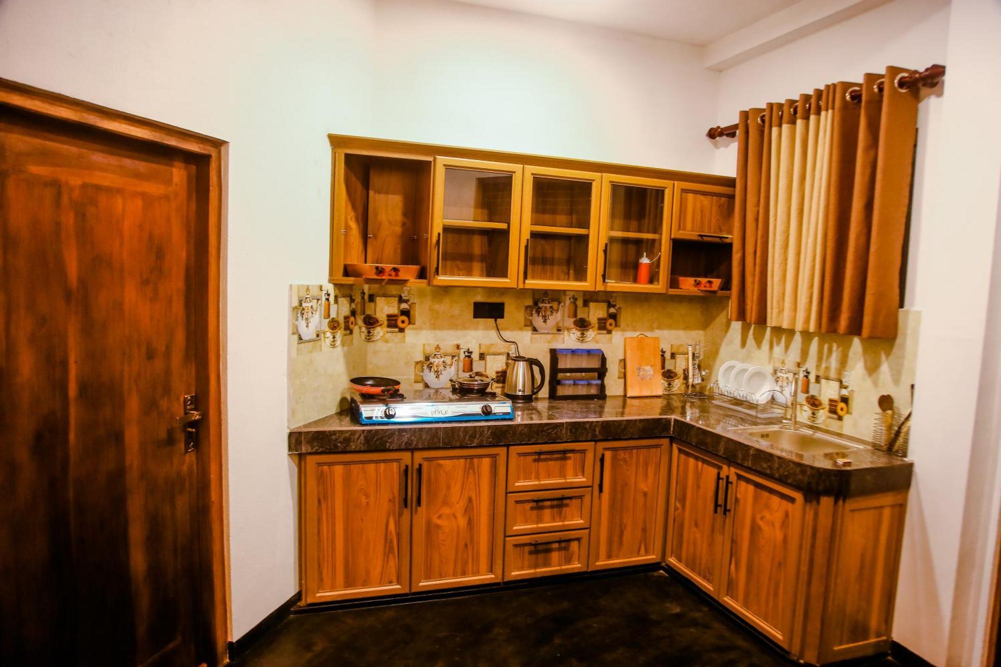 Little Angels Bed & Breakfast Mirissa Bagian luar foto