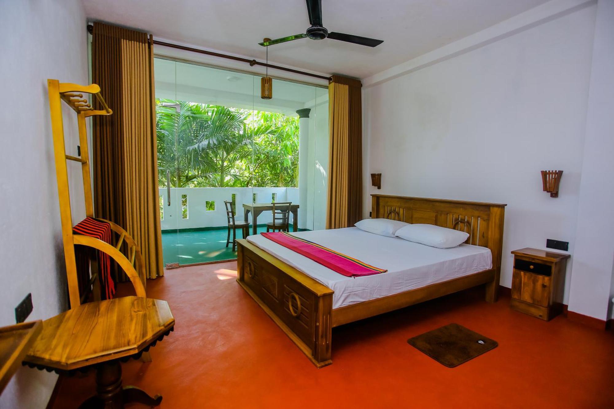 Little Angels Bed & Breakfast Mirissa Bagian luar foto