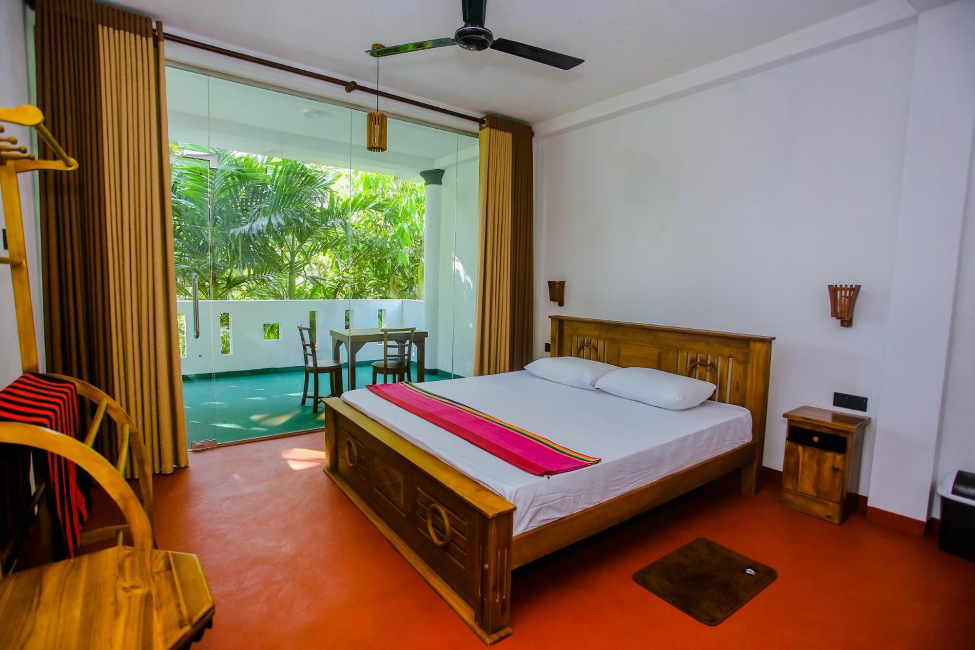 Little Angels Bed & Breakfast Mirissa Bagian luar foto