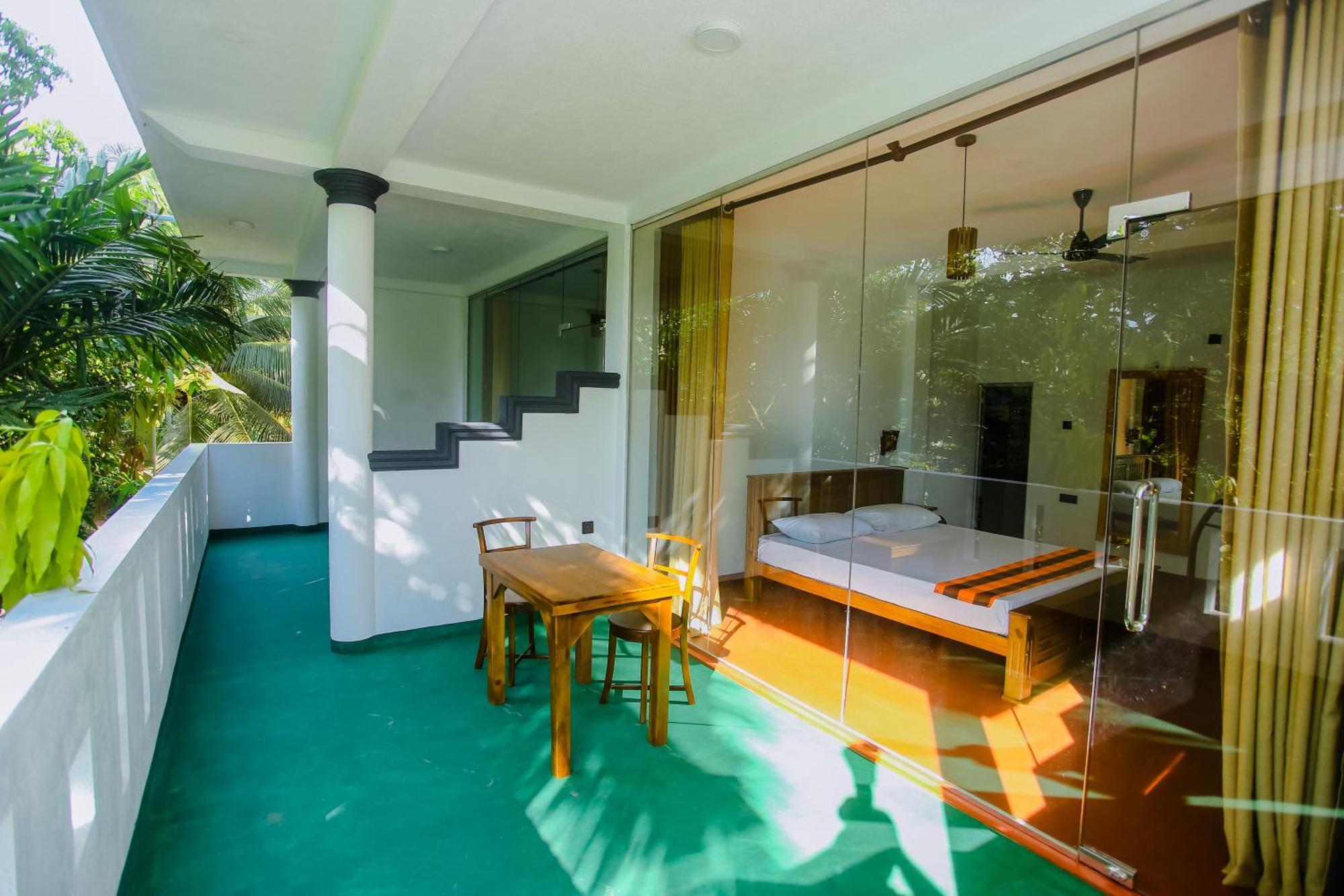 Little Angels Bed & Breakfast Mirissa Bagian luar foto