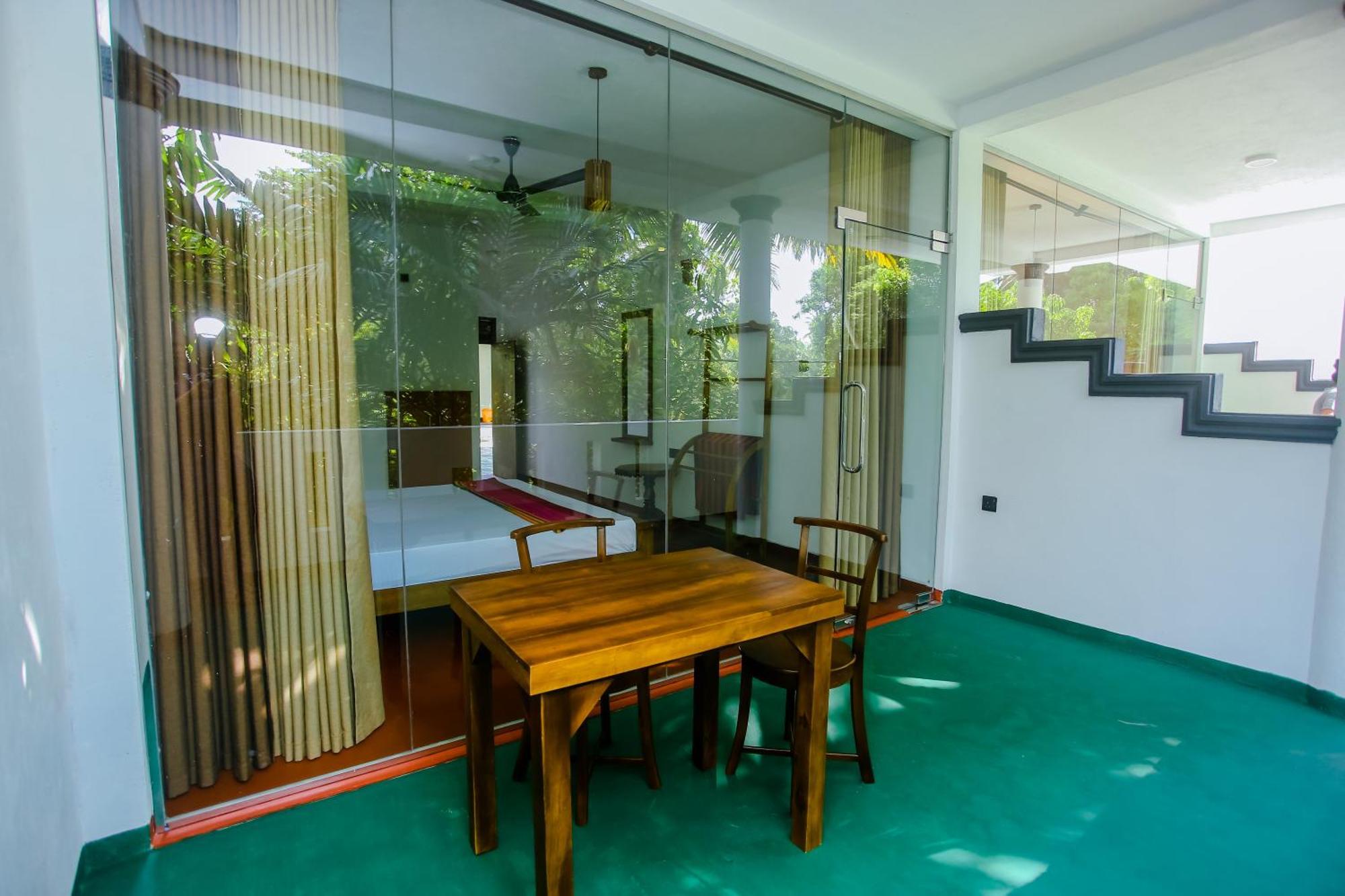 Little Angels Bed & Breakfast Mirissa Bagian luar foto