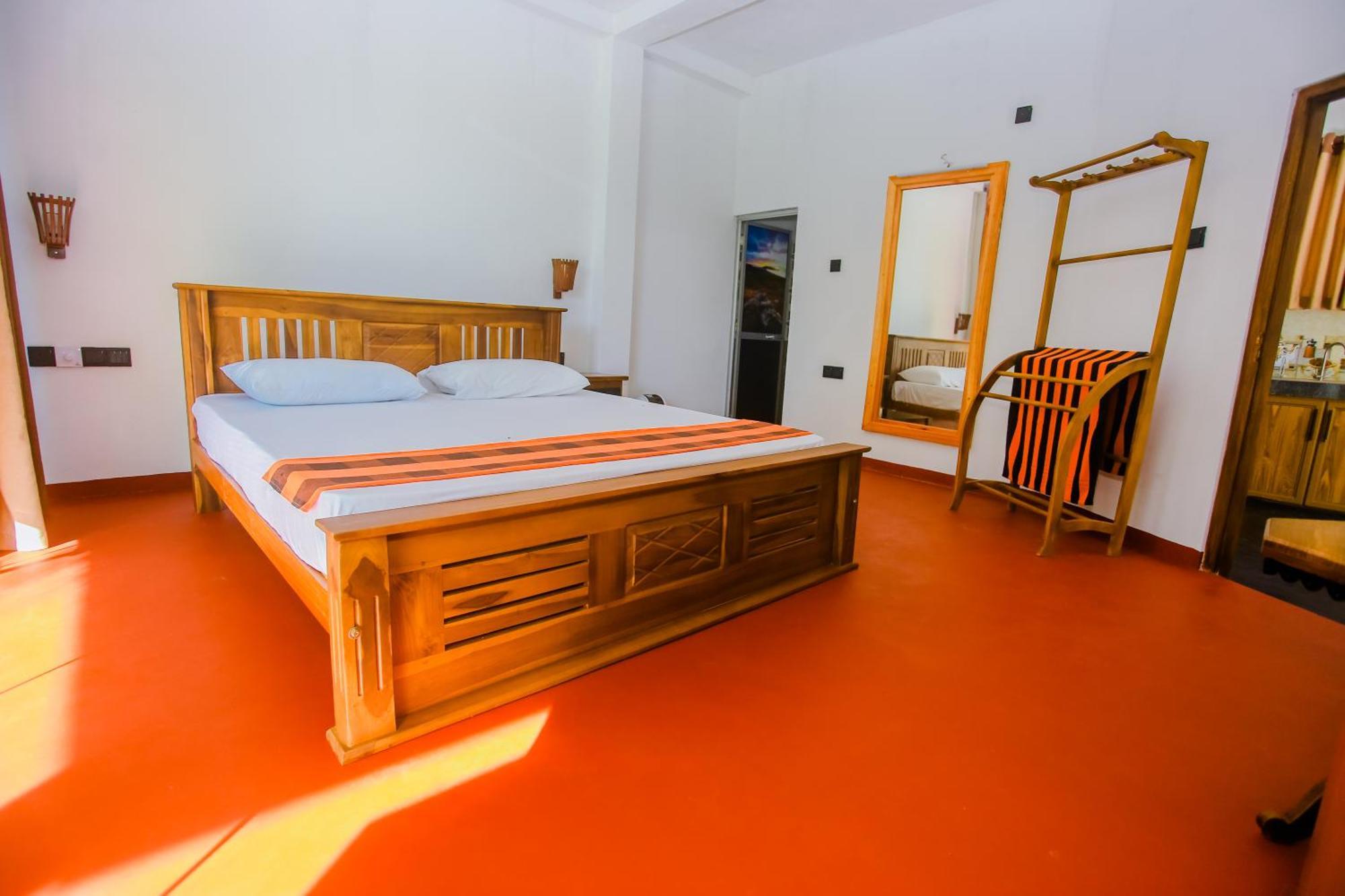 Little Angels Bed & Breakfast Mirissa Bagian luar foto