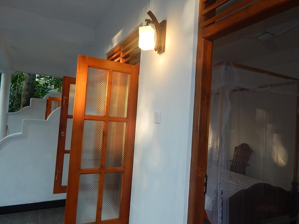 Little Angels Bed & Breakfast Mirissa Ruang foto