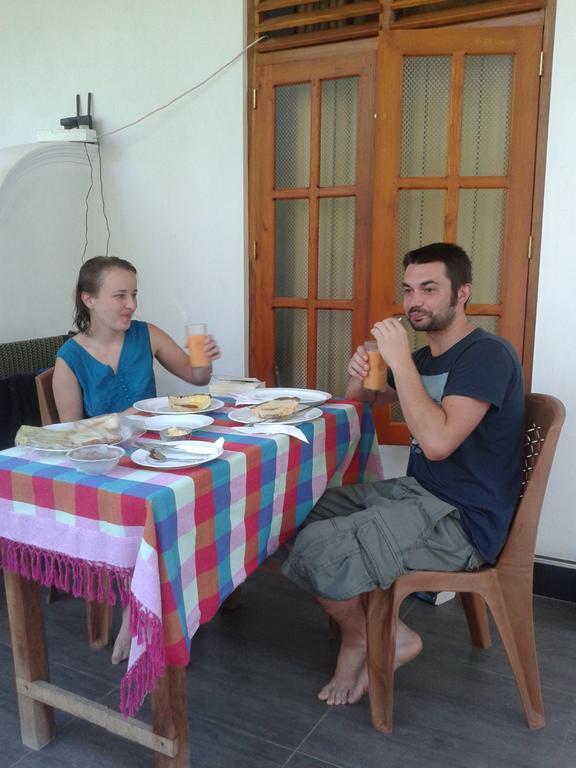 Little Angels Bed & Breakfast Mirissa Bagian luar foto