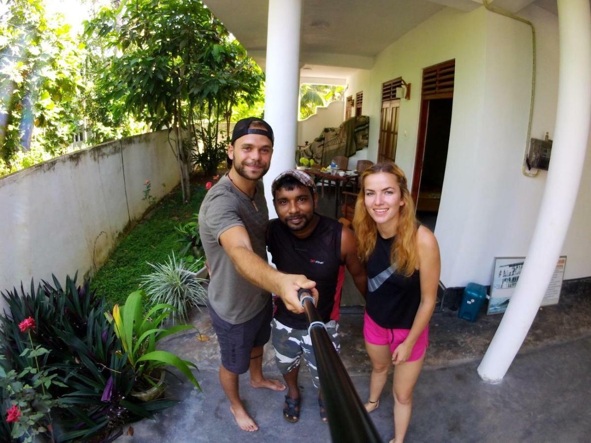 Little Angels Bed & Breakfast Mirissa Bagian luar foto